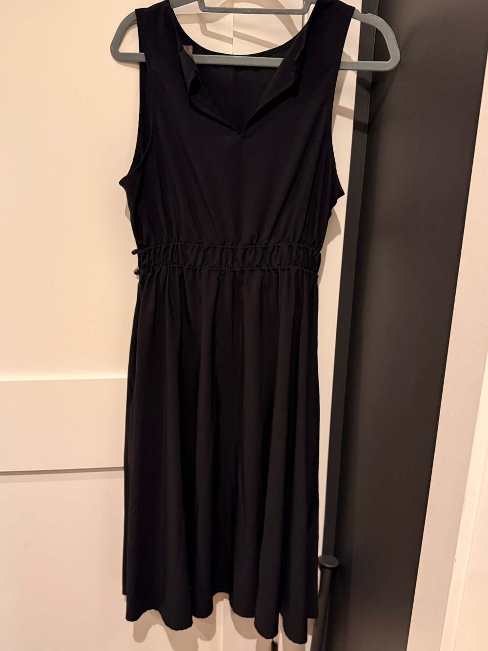 Zella, size medium Classic Black Sleeveless Midi Dress